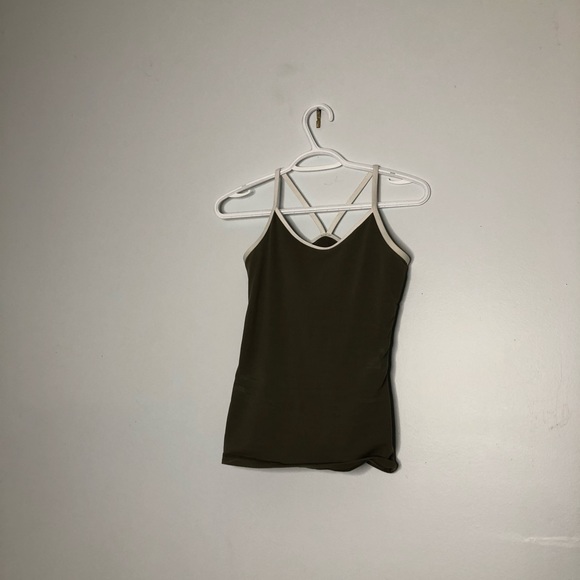 Green lulu top - Picture 9 of 10